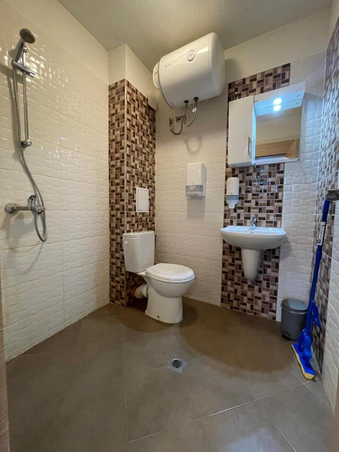 Colonel 937 Apartment *